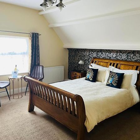 Abbotsleigh Of Whitby Bed & Breakfast Exterior photo