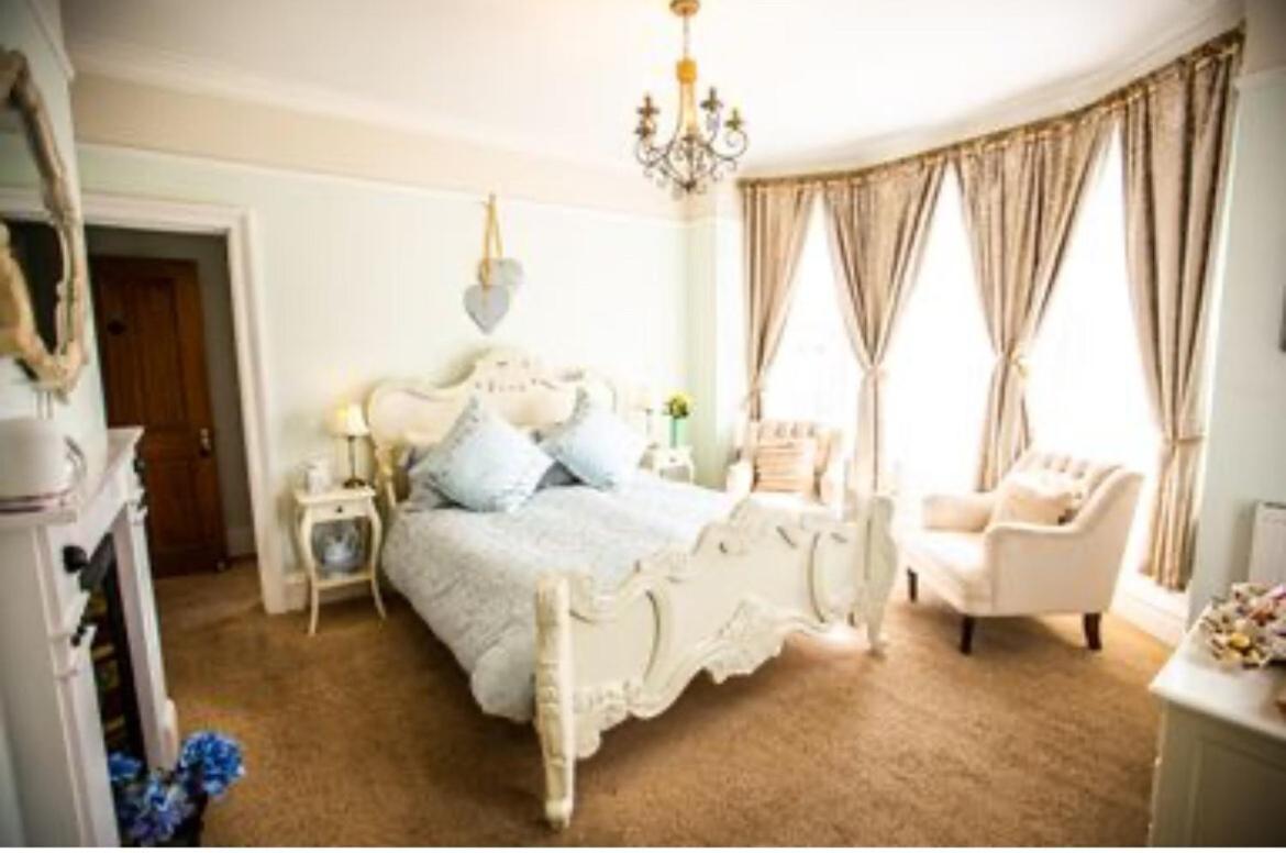 Abbotsleigh Of Whitby Bed & Breakfast Exterior photo