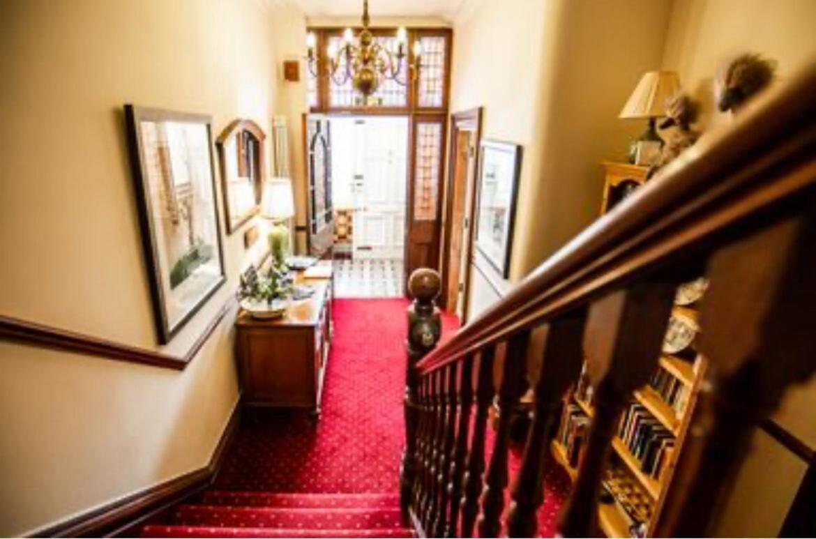 Abbotsleigh Of Whitby Bed & Breakfast Exterior photo